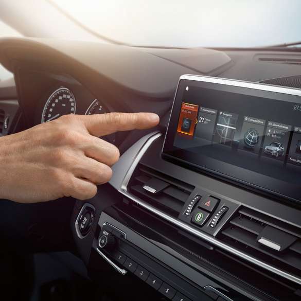 Copilotul tău BMW în BMW Seria 2 Active Tourer Imagine în prim-plan cu Copilotul tău BMW în BMW Seria 2 Active Tourer, F45, pe Control Display în interior