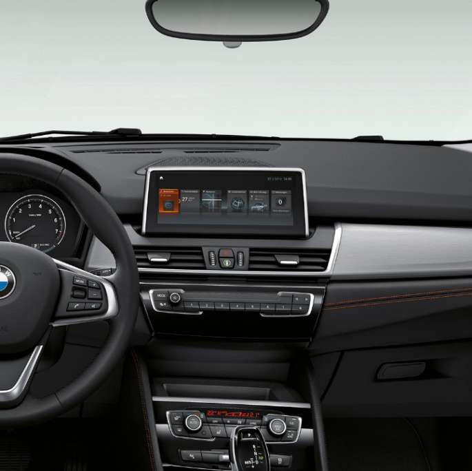 Habitaclul BMW Seria 2 Active Tourer, model Sport Line Imagine cu habitaclul BMW 220i Active Tourer, F45, 2018, model Sport Line