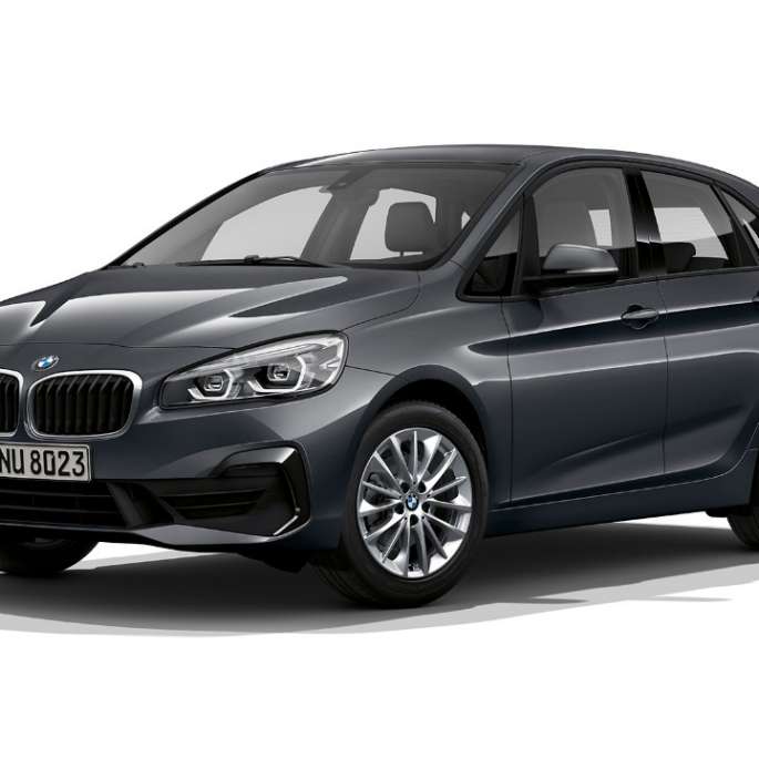 Imagine cu trei sferturi din partea frontală a BMW Seria 2 Active Tourer, model Advantage Imagine cu trei sferturi din partea frontală a BMW 218i Active Tourer, F45, în Gri Mineral metalizat, model Advantage