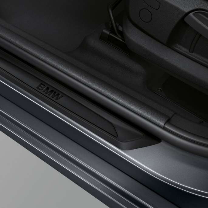 Pragurile portierelor BMW Seria 2 Active Tourer, model Advantage Imagine cu pragurile portierelor BMW 218i Active Tourer, F45, în Gri Mineral metalizat, model Advantage