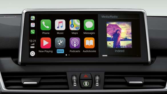 Apple CarPlay® al BMW Seria 2 Active Tourer Imagine în prim-plan cu Apple CarPlay® al BMW Seria 2 Active Tourer, F45, 2018