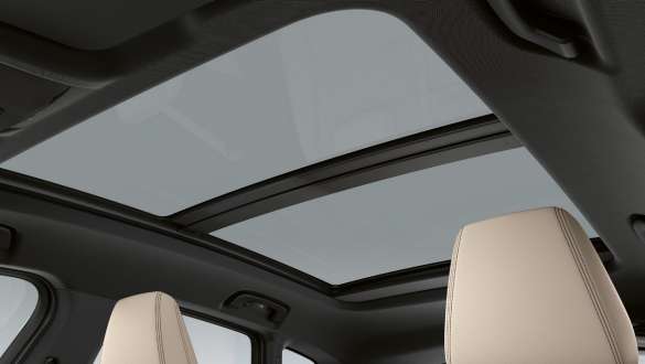 Imagine cu plafonul panoramic din BMW Seria 2 Active Tourer Imagine cu plafonul panoramic din BMW Seria 2 Active Tourer
