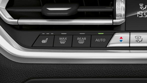 „Automate My Habits” (trad. Automatizarea acţiunilor mele) în BMW Seria 3 Sedan. Imagine frontală în prim-plan cu afişajul din habitaclu al BMW Seria 3 Sedan cu „Automate My Habits”(trad. Automatizarea acţiunilor mele).
