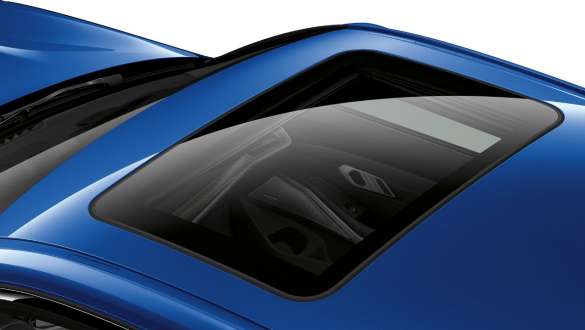 Trapa electrică a BMW Seria 3 Sedan. Imagine de sus cu BMW Seria 3 Sedan cu perspectivă asupra trapei electrice închise.