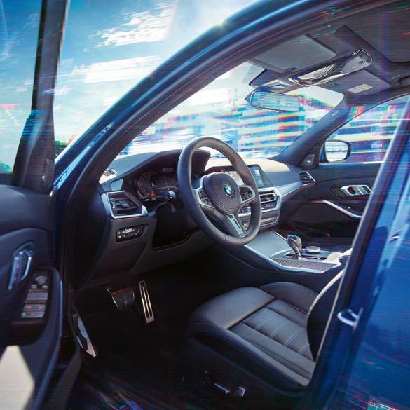 Imagine din interiorul BMW Seria 3 Sedan Imagine în prim-plan cu secţiunea conducătorului auto din interiorul BMW Seria 3 Sedan