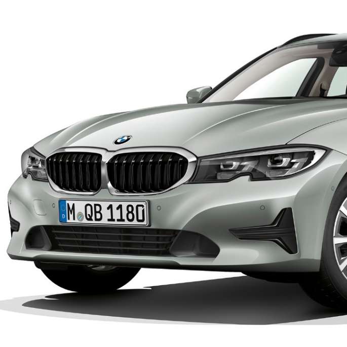 Imagine cu trei sferturi din partea frontală a Modelului Advantage Imagine cu trei sferturi din partea frontală a BMW Seria 3 Touring, Model Advantage