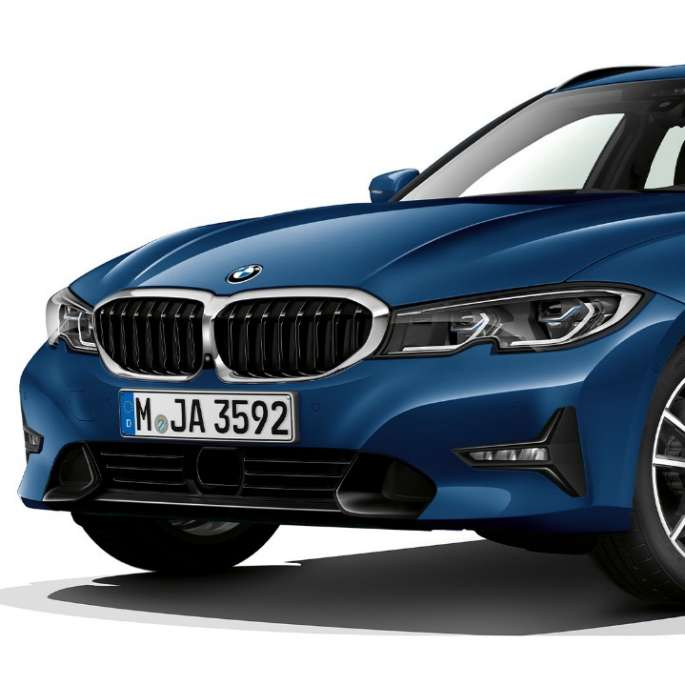 Imagine cu trei sferturi din partea frontală a Modelului Sport Line Imagine cu trei sferturi din partea frontală a BMW Seria 3 Touring, Model Sport Line