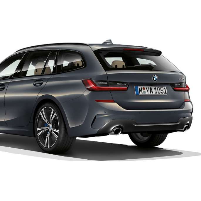 Imagine cu trei sferturi din partea spate a Modelului M Sport Imagine cu trei sferturi din partea spate a BMW Seria 3 Touring, Model M Sport