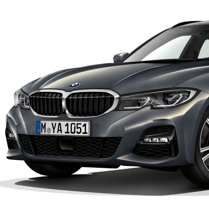 Imagine cu trei sferturi din partea frontală a Modelului M Sport Imagine cu trei sferturi din partea frontală a BMW Seria 3 Touring, Model M Sport