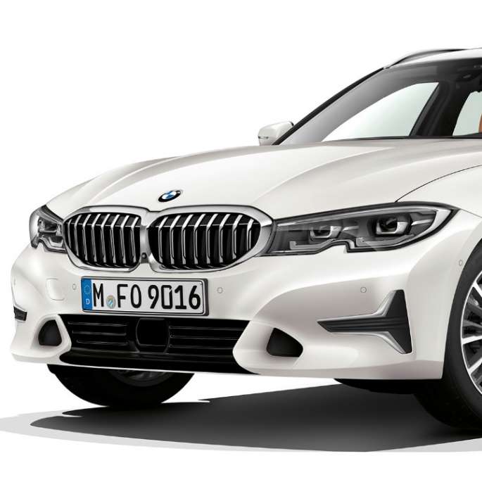 Imagine cu trei sferturi din partea frontală a Modelului Luxury Line Imagine cu trei sferturi din partea frontală a BMW Seria 3 Touring, Model Luxury Line