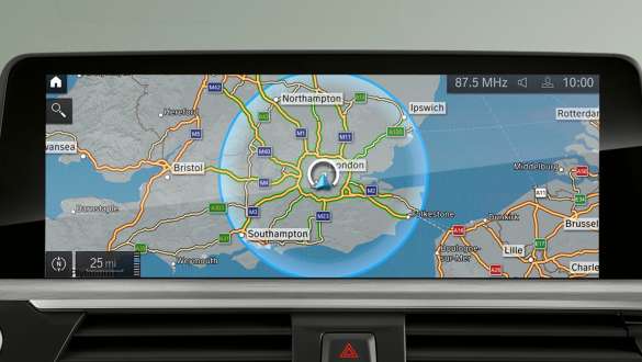 Sistemul de navigaţie din BMW Seria 3 Touring plug-in hybrid 2021 G21 Imagine în prim plan cu sistemul de navigaţie din BMW Seria 3 Touring plug-in hybrid 2021 G21