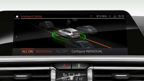 Avertizare de intersecţii cu funcţie de frânare în caz de urgenţă Avertizarea de intersecţii cu funcţie de frânare în caz de urgenţă a BMW Seria 3 Touring