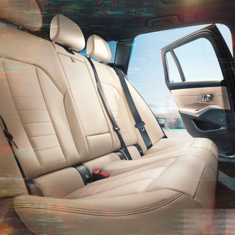Imagine în detaliu cu scaunele din spate ale BMW Seria 3 Touring Imagine în detaliu cu tapiţeria scaunelor din spate ale BMW Seria 3 Touring