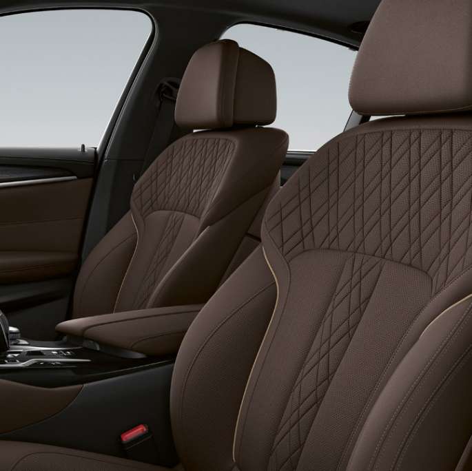 Tapiţeria BMW Seria 5 Sedan, G30, cu echipamente Luxury Line Imagine cu tapiţeria din piele Nappa în Mokka, cu cusături exclusiviste şi ornamente contrastante, a BMW 520d xDrive Sedan, G30, 2020, cu echipamente Luxury Line