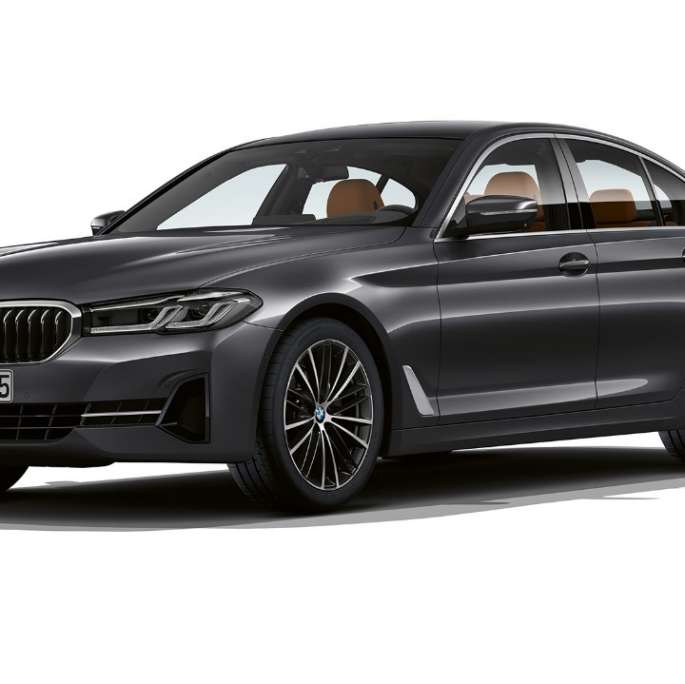 BMW Seria 5 Sedan, G30, cu echipamente de bază Imagine cu trei sferturi din partea frontală a BMW 540i Sedan, G30, 2020, în Gri Sophisto, cu echipamente de bază