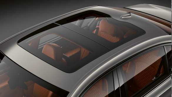 Trapa panoramică a BMW Seria 7 Sedan Perspectivă de sus asupra trapei panoramice a BMW Seria 7 Sedan