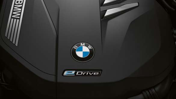 Motorul electric al BMW Seria 7 Sedan Imagine în prim-plan cu motorul electric al BMW Seria 7 Sedan