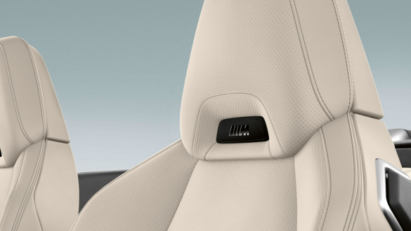 Sistemul de încălzire integrat în tetiere al BMW M850i xDrive în Gri Dravit metalizat. Sistemul de încălzire integrat în tetiere al BMW M850i xDrive în Gri Dravit metalizat.