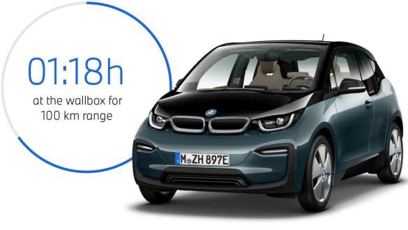 Imagine cu trei sferturi din partea frontală a BMW i3 I01 în Albastru Ridge Mountain cu detalii în Gri Frozen Imagine cu trei sferturi din partea frontală a BMW i3 I01 în Albastru Ridge Mountain cu detalii în Gri Frozen