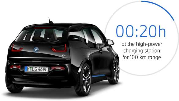 Imagine cu trei sferturi din partea din spate a BMW i3s I01 Negru Fluid cu detalii în Albastru BMW i Imagine cu trei sferturi din partea din spate a BMW i3s I01 Negru Fluid cu detalii în Albastru BMW i
