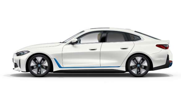 Imagine din partea laterală a unui BMW i4 eDrive40 G26 2021 Alb Mineral Imagine din partea laterală a unui BMW i4 eDrive40 G26 2021 Alb Mineral