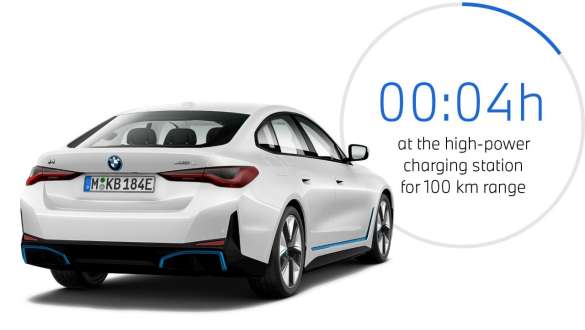 Imagine cu trei sferturi din partea din spate a unui BMW i4 eDrive40 G26 2021 cu grafic pentru timpii de încărcare Imagine cu trei sferturi din partea din spate a unui BMW i4 eDrive40 G26 2021 cu grafic pentru timpii de încărcare