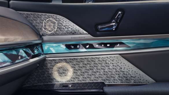 Bowers & Wilkins BMW i7 Sedan G70 Difuzoare Bowers & Wilkins în portierele din BMW i7 Sedan G70
