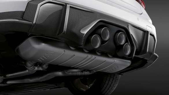 Sistemul de evacuare M Performance din titan al BMW M3 Sedan 2020 BMW M3 Sedan 2020