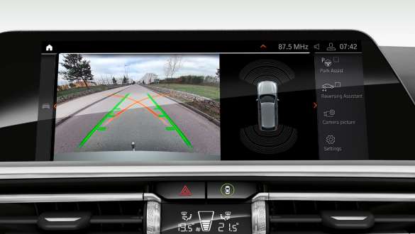 Asistent pentru mersul în marşarier BMW M340i xDrive Touring cu Asistent pentru mersul în marşarier