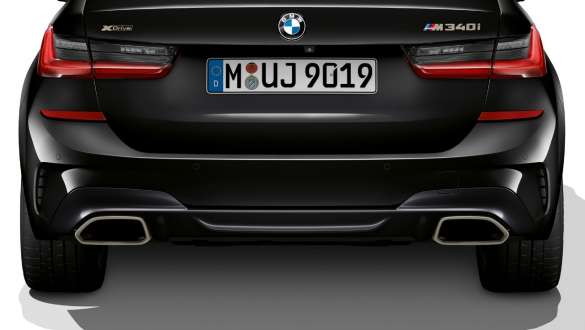 Ornamente exclusiviste ale ţevilor de eşapament Imagine cu ornamentele exclusiviste ale ţevilor de eşapament ale BMW M340i xDrive Touring