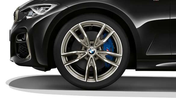 Jante M din aliaj uşor de 19” Double-spoke, tip 792 M, bicolore Imagine cu jantele M din aliaj uşor de 19” Double-spoke, tip 792 M, bicolore ale BMW M340i xDrive Touring