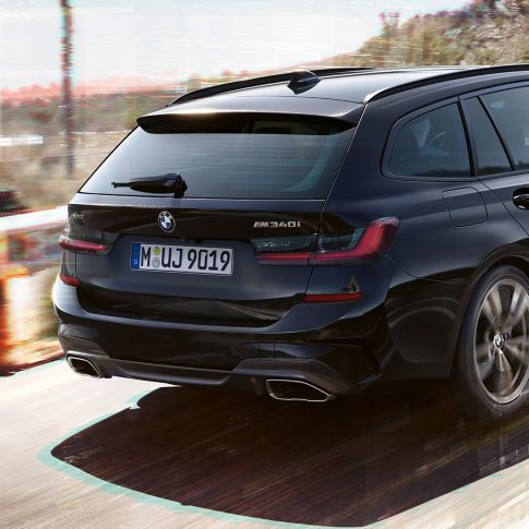 Designul ţevilor de eşapament din partea spate Imagine cu designul ţevilor de eşapament din partea spate a BMW M340i xDrive Touring