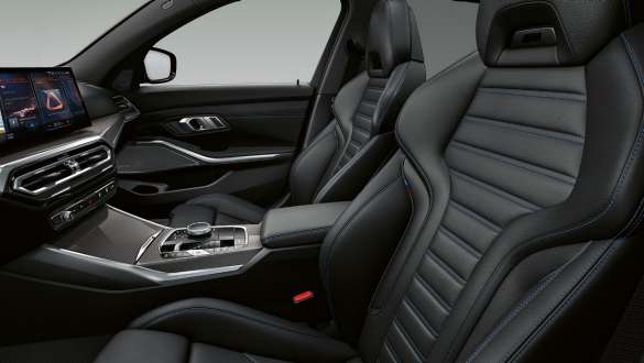 Scaune M Sport pentru conducătorul auto şi pasagerul din faţă Scaune M sport pentru conducătorul auto şi pasagerul din faţă ale BMW M340i xDrive şi M340d xDrive Touring
