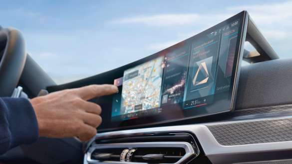 Afişaj curbat BMW BMW M340i xDrive şi M340d xDrive Touring, afişajul curbat BMW