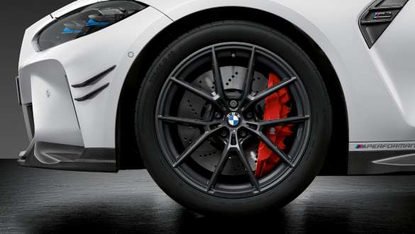 Jantele M Performance forjate Y-spoke, tip 963 M în Gri Frozen Gunmetal ale BMW M4 Competition Cabriolet G83 2021 cu xDrive M Imagine în prim plan cu jantele M Performance forjate Y-spoke, tip 963 M în Gri Frozen Gunmetal ale BMW M4 Competition Cabriolet G83 2021 cu xDrive M