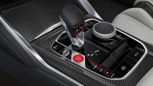 Panoul de control al consolei centrale al BMW M4 Cabriolet G83 2021 Habitaclu cu panoul de control al consolei centrale al BMW M4 Cabriolet G83 2021