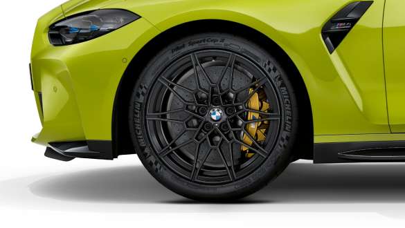 Jantele M forjate de 19”/20”, tip 826 M ale BMW M4 Competition Coupé G82 2020 Imagine în prim plan cu jantele M forjate de 19”/20”, tip 826 M ale BMW M4 Competition Coupé G82 2020