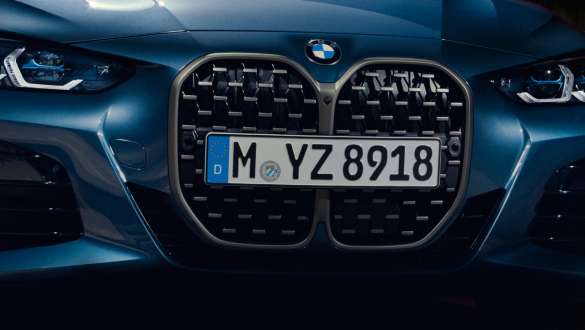 Rama grilei M a BMW M440i xDrive Coupé G22 2020 în Gri Cerium Imagine din partea frontală cu rama grilei M a BMW M440i xDrive Coupé G22 2020 în Gri Cerium