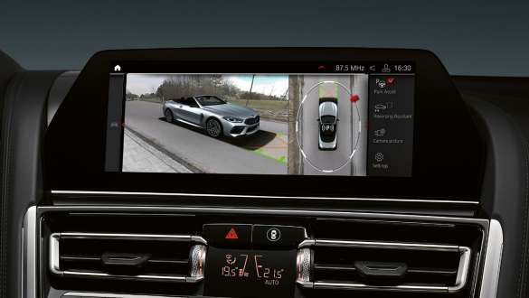 Asistent „Plus” la parcare. Modelele BMW Seria 8 Cabriolet M cu Asistent „Plus” la parcare.