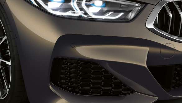 Prizele de aer ale pachetului M Aerodinamic. BMW M850i xDrive Cabriolet în Gri Dravit metalizat cu prizele de aer ale pachetului M Aerodinamic.