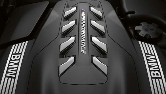 Motor M TwinPower Turbo pe benzină cu 8 cilindri. Motorul M TwinPower Turbo pe benzină cu 8 cilindri al BMW M850i xDrive Cabriolet.