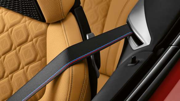 Centuri de siguranţă M. BMW M8 Competition Cabriolet cu centuri de siguranţă M.