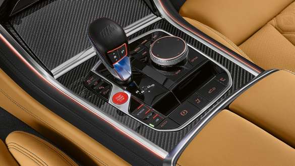 Transmisie M Steptronic cu 8 trepte. BMW M8 Competition Cabriolet cu transmisie M Steptronic cu 8 trepte.