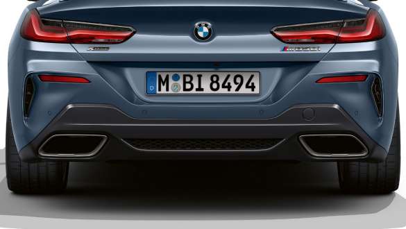Ţevi de eşapament în stânga şi în dreapta. Imagine cu BMW M850i xDrive Coupé cu ţevi de eşapament în stânga şi în dreapta.