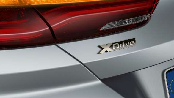 BMW M850i Gran Coupé cu BMW xDrive Imagine din partea spate cu BMW M850i Gran Coupé, G16, 2019, în Frozen Bluestone metalizat de la BMW Individual cu BMW xDrive