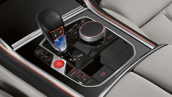 Transmisia M Steptronic cu 8 trepte a BMW M8 Competition Gran Coupé Imagine din interior cu transmisia M Steptronic cu 8 trepte a BMW M8 Competition Gran Coupé, F93, 2020