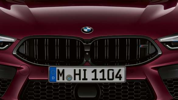Grila specifică M a BMW M8 Competition Gran Coupé Imagine cu partea frontală a grilei specifice M a BMW M8 Competition Gran Coupé, F93, 2020, în Ametrin metalizat de la BMW Individual
