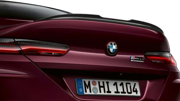 Spoilerul M pentru partea spate a BWM M8 Competition Gran Coupé Imagine în prim-plan cu spoilerul M din carbon pentru partea spate a BMW M8 Competition Gran Coupé, F93, 2020, în Ametrin metalizat de la BMW Individual