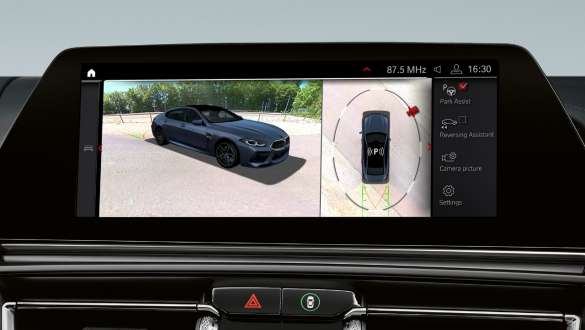 Asistentul „Plus” la parcare al modelelor BMW Seria 8 Gran Coupé M Imagine din interior cu Asistentul „Plus” la parcare al modelelor BMW Seria 8 Gran Coupé M, F93, 2020