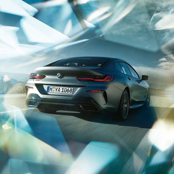 Imagine cu trei sferturi din partea spate a BMW M850i xDrive Gran Coupé Imagine cu trei sferturi din partea spate a BMW M850i xDrive Gran Coupé, G16, 2019, în Frozen Bluestone metalizat de la BMW Individual